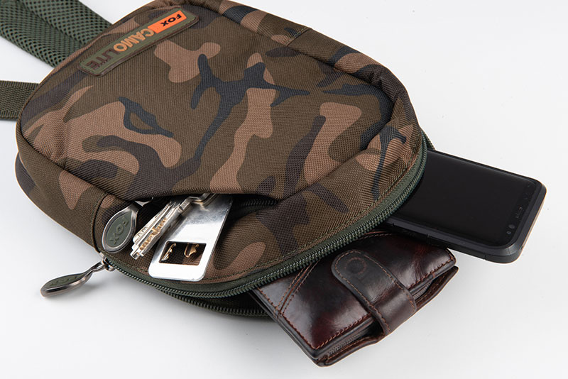 clu438_fox_camolite_shoulder_bag_contents_detail_1.jpg
